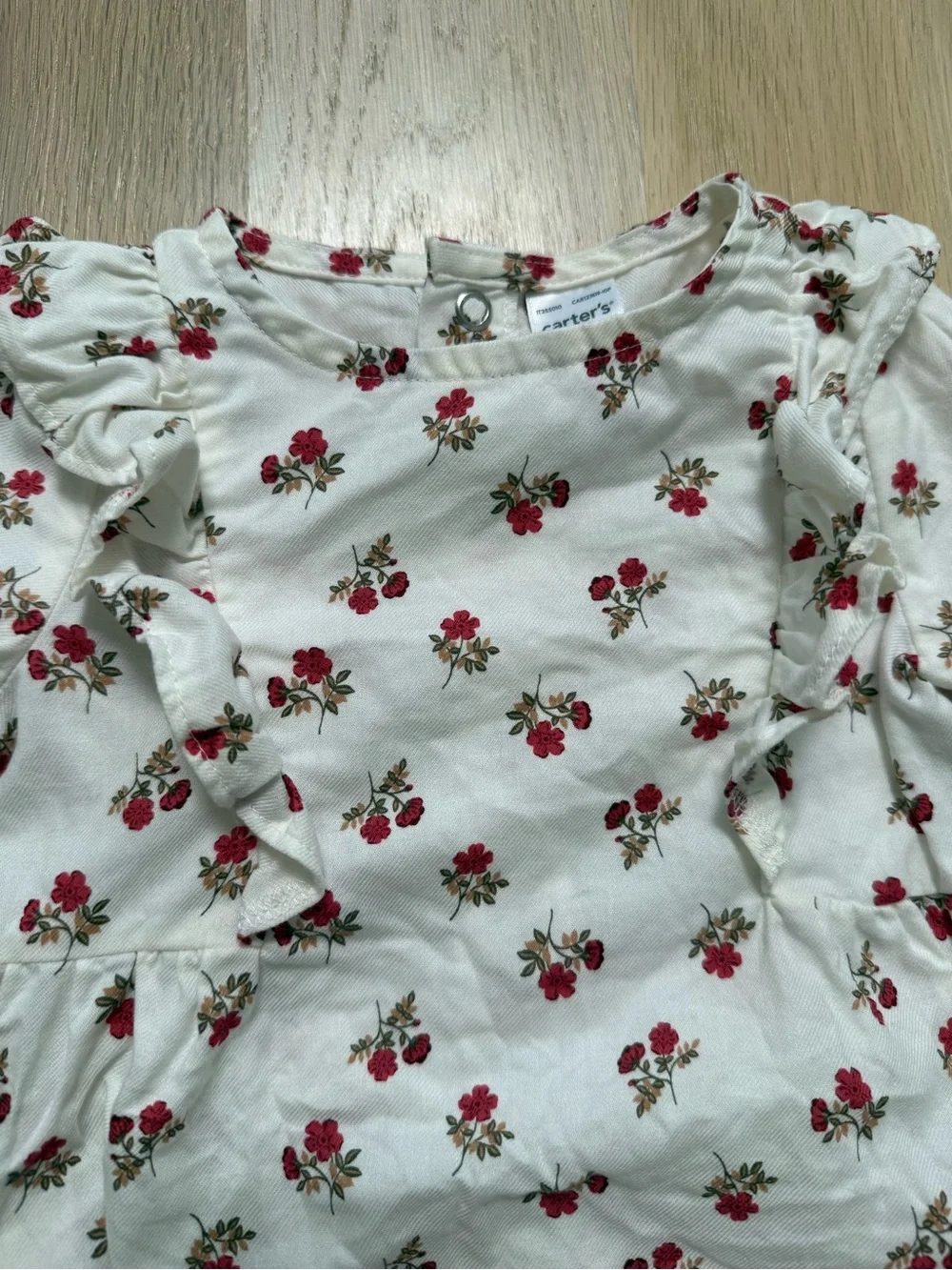 Carter’s 12 month floral onsie🌹